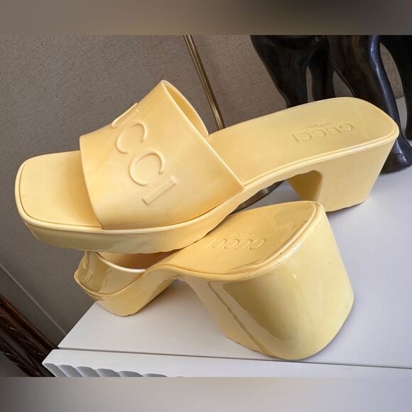 Gucci Yellow Slip-On Sandals EU 38 – Iconic Style with Chunky Heel & Logo - Picture 3 of 17